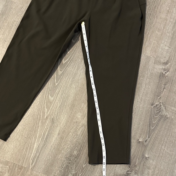 Lululemon Sz 6 On The Fly Crop Casual Crop Dark Olive Drawstring Women’s Pants - Picture 9 of 9